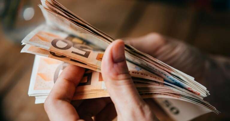 shutterstock_money_xrimata_euros (2)