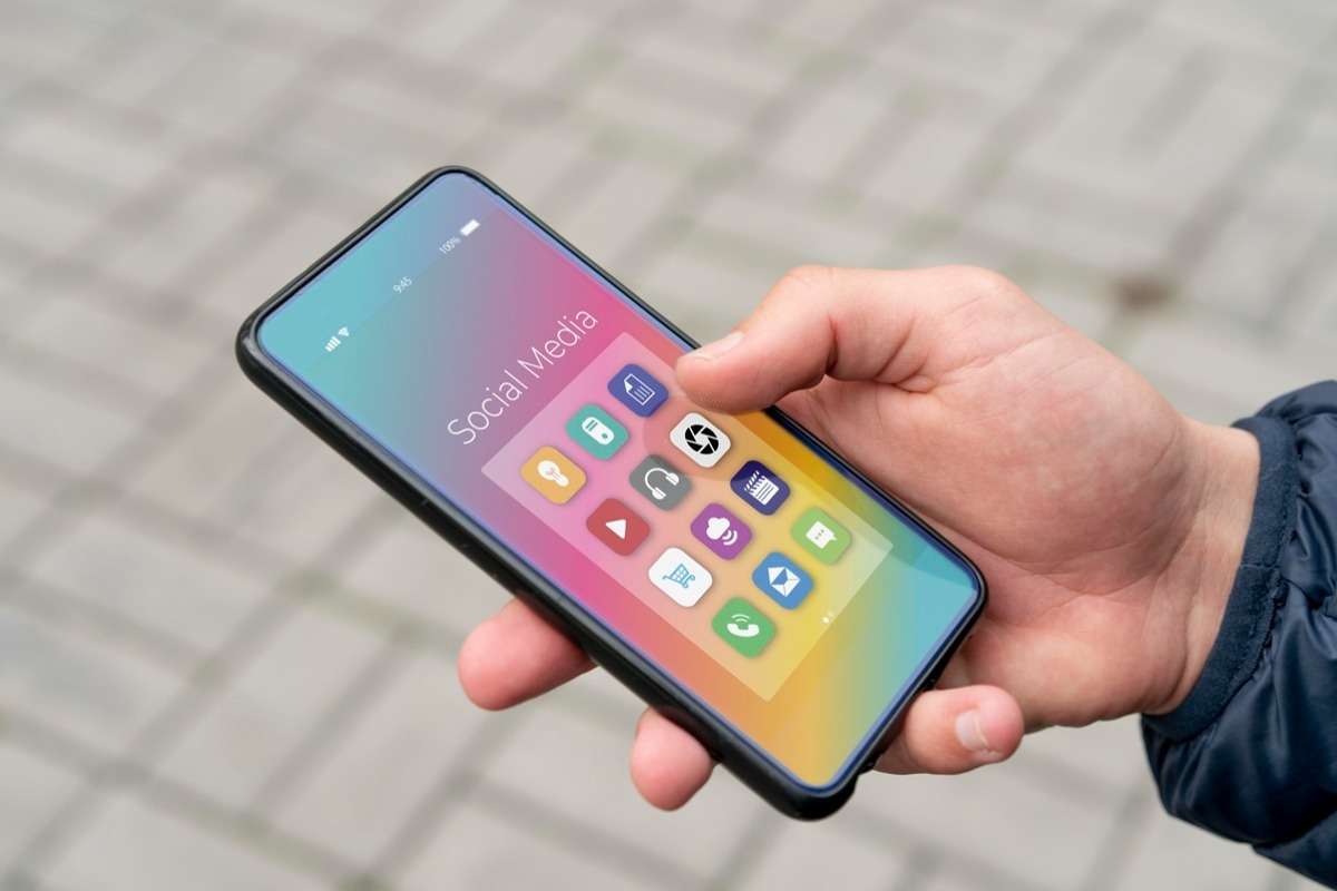 close-up-hand-holding-smartphone