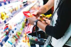 couple-shopping-food.803f22