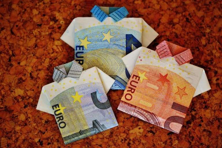 the-last-shirt-banknotes-20-euro-10-euro-5-euro-folded-gift--1515580