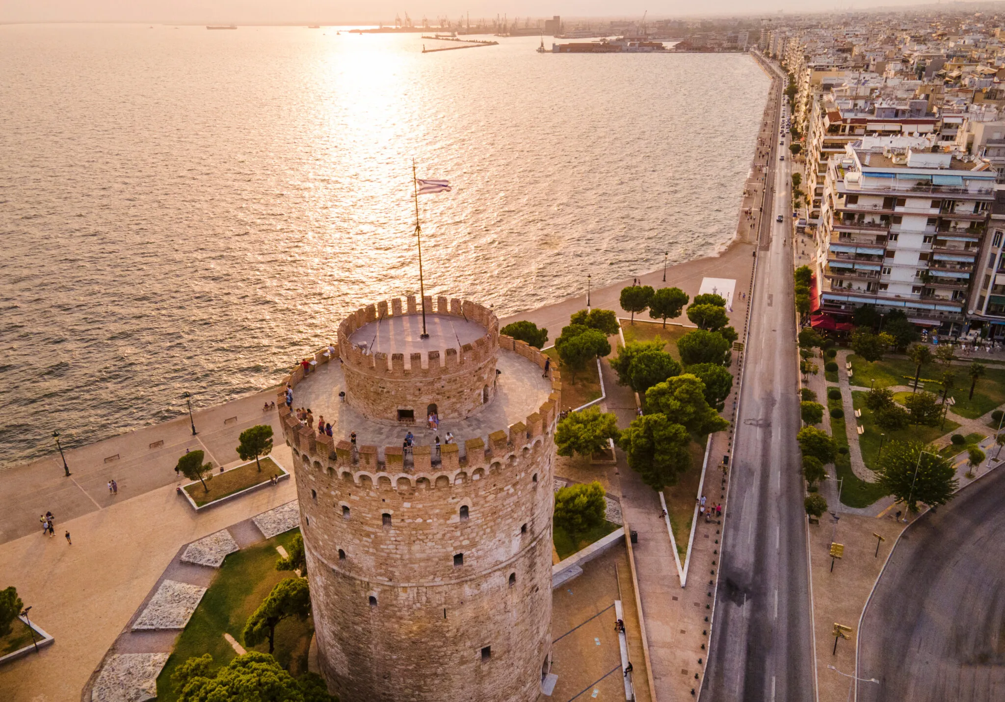 thessaloniki-apo-psila-2048x1431 (1)